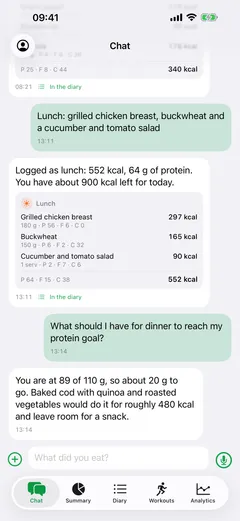 The chat: a lunch written in a line is logged as chicken breast, buckwheat and salad, 552 kcal, with an answer about how much protein is left for the day.